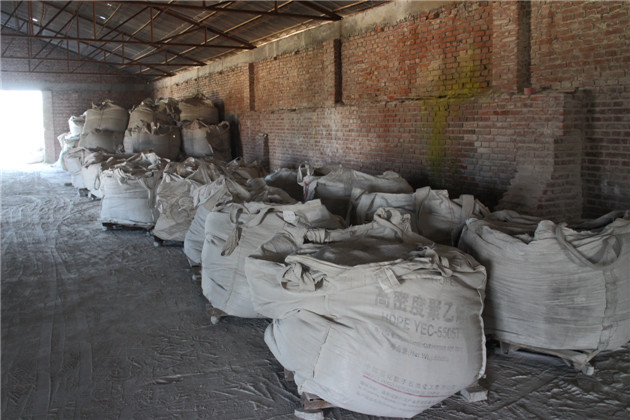 硅線(xiàn)石成品庫(kù)展示